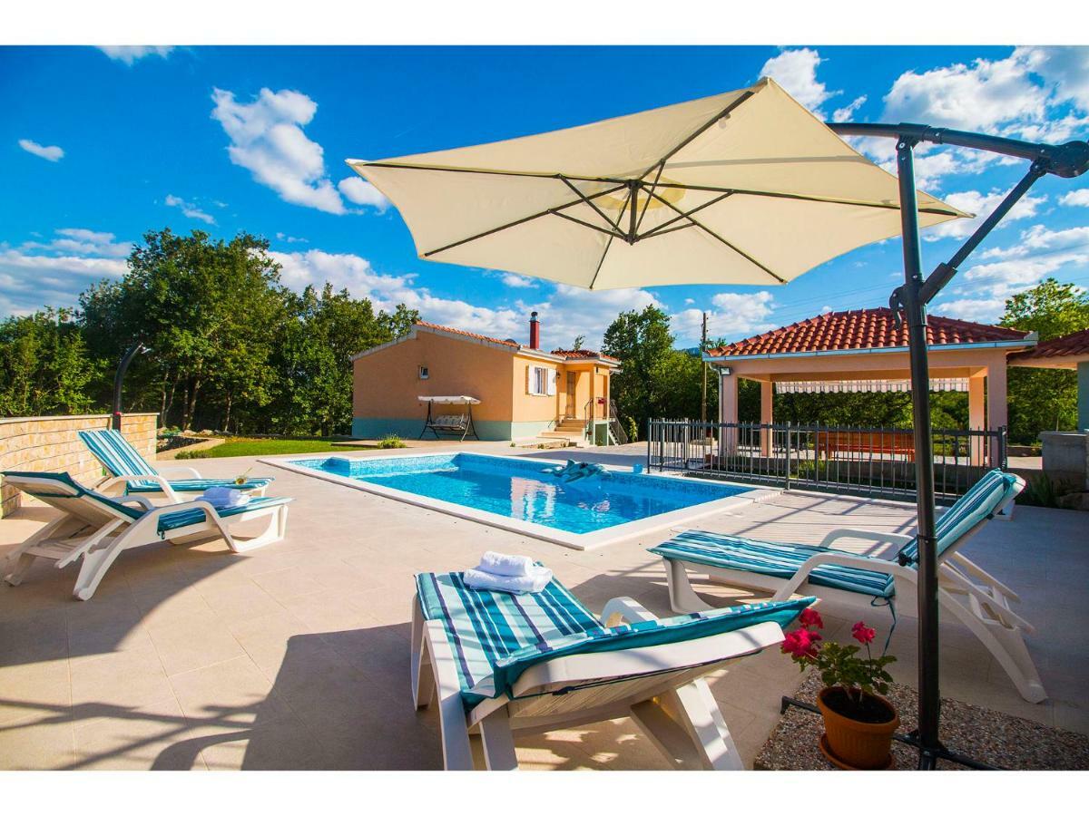 Villa Katja Оміш Екстер'єр фото