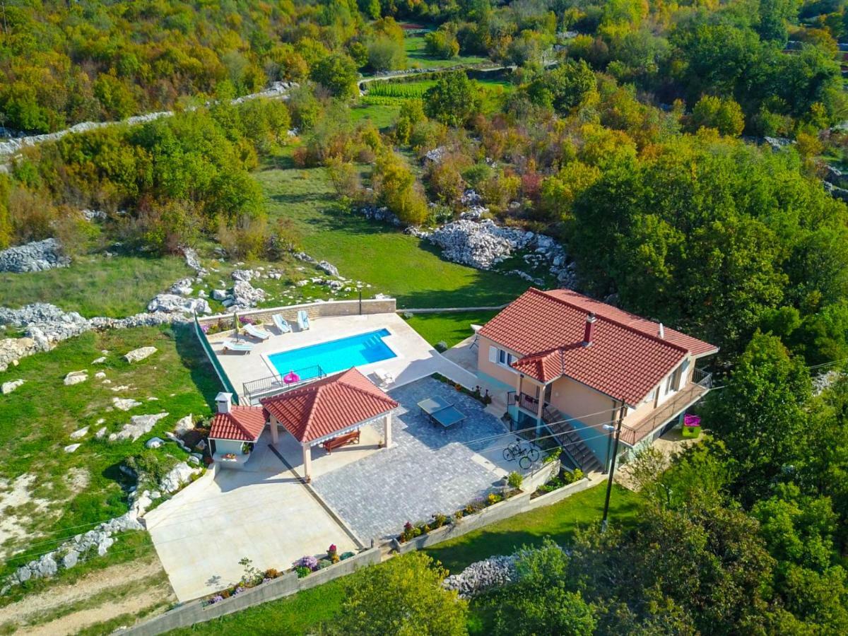 Villa Katja Оміш Екстер'єр фото